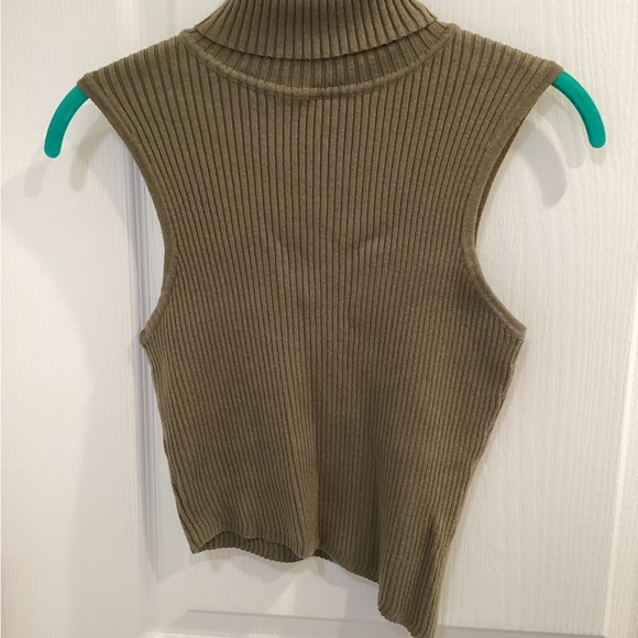 Le Lis Military Green Ribbed Top - Picture 2 of 8